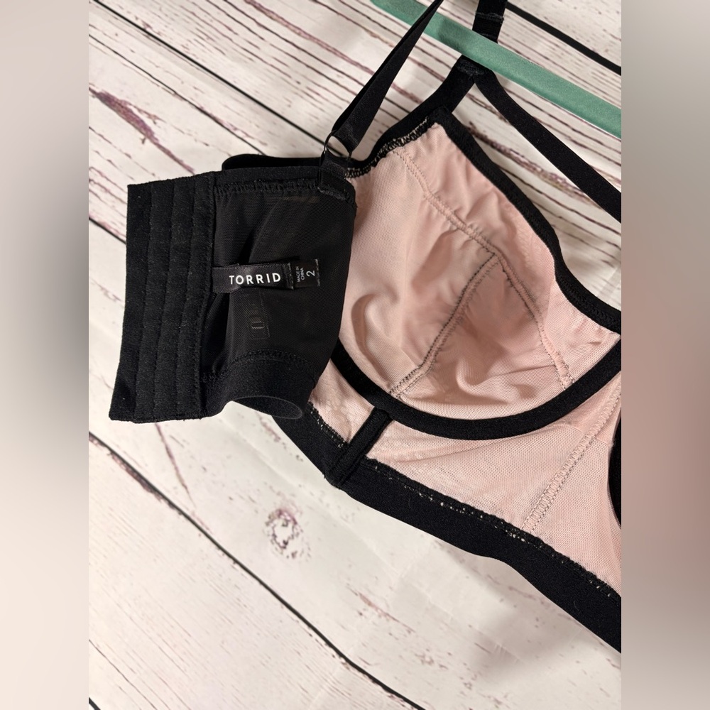 Torrid Blush Pink Lace Underwire Bra with Corset Piping in Size 2 - Picture 7 of 9